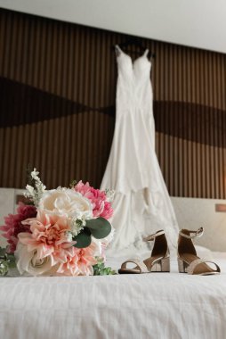 Düğün için hazırlanmak damat için en özel anlardan biridir. Kendi başına mı yoksa en yakın arkadaşları ve ailesiyle mi?.