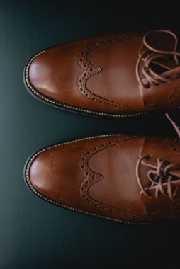 Düğün ayakkabıları gelin ve damadın düğün gününün çok önemli bir aksesuarıdır. Bu da tüm kıyafet, malzeme, tarz, renk ve boy kültürüne bağlıdır.