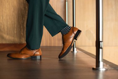 Zarif beyefendiye yakın çekim.