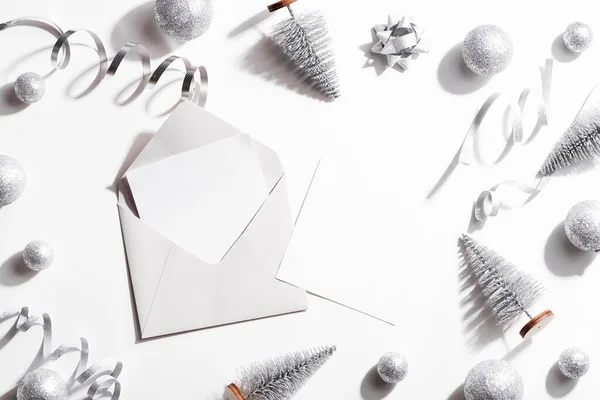 Envelope Prata Fundo Feriado Natal — Fotografia de Stock