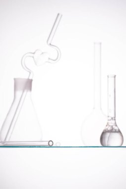 Bilimsel cam eşyalar ile güzellik ürünü konseptini araştırıp geliştirin. Laboratuvar testlerini kabul et ve doğal kozmetik ürünlerini araştır