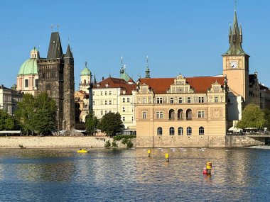 Prag 'da Altın Saat: Bir Yaz Kenti Başyapıtı