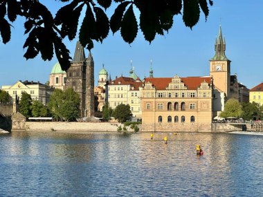 Prag 'da Altın Saat: Bir Yaz Kenti Başyapıtı