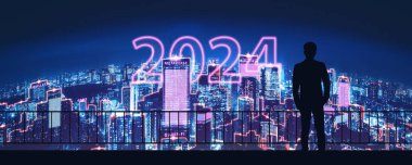 Yeni Yıl 2024 Metaverse kripto para birimi teknolojisi konsepti, Tokyo, Japonya 'da gece arkaplanında geleceği parlak neon şehir ağı kuran profesyonel iş adamı