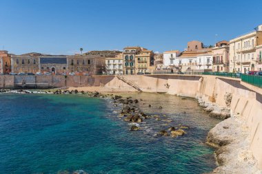 Ortigia Syracuse adasındaki Cala Rosa plajı.