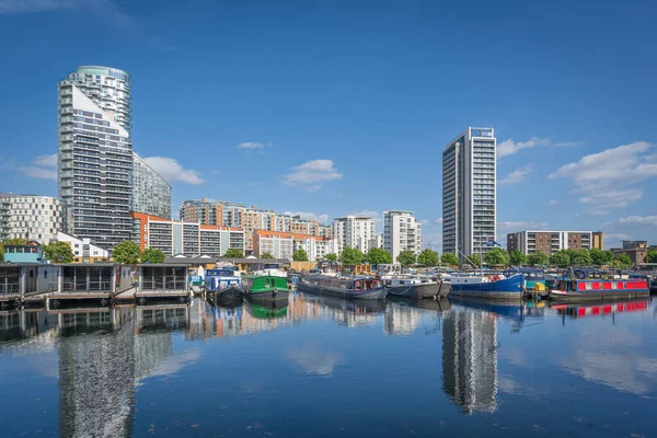 Poplar Dock Marina Canary Wharf Londons Docklands – stockfoto