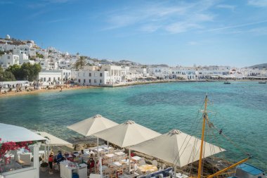 Yunanistan 'daki Kiklad adalarından biri olan Mykonos' taki rıhtım.