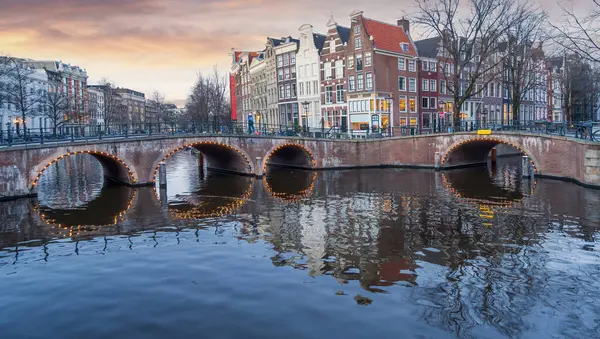 荷兰阿姆斯特丹的Keizersgracht和Leidsegracht角 免版税图库照片