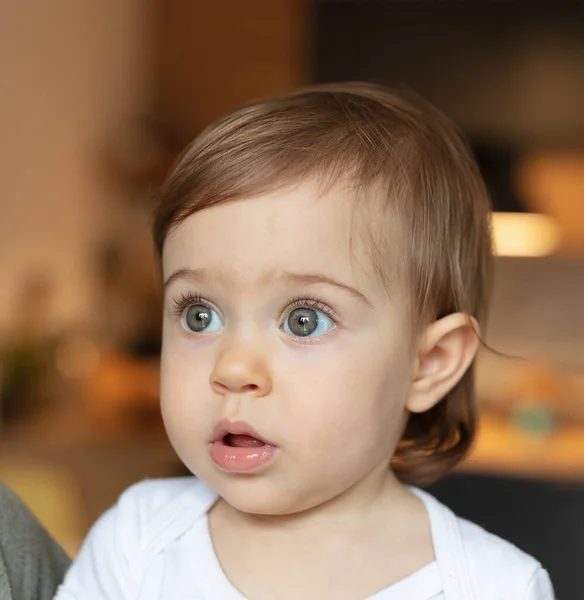 Porträt Eines Entzückenden Einjährigen Kindes Geringe Schärfentiefe — Stockfoto