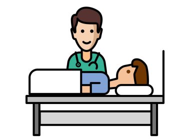  Hastanedeki doktor ya da hemşire yatağında yatan hastasını kontrol ediyor.