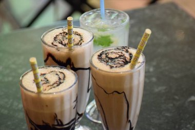 Bir fincan soğuk kahve çok lezzetli. 