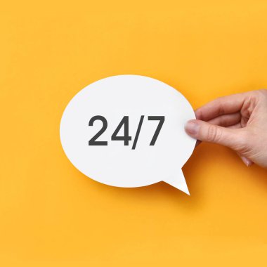 Sohbet bulutundaki yazı: 24 ila 7 arası. Bir şeyin 24 saat çalışması.