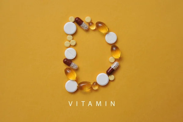 Letra Dos Comprimidos Vitamina — Fotografia de Stock