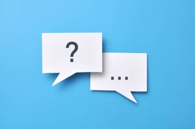 Soruları ve cevapları olan insanlar arasında sohbet