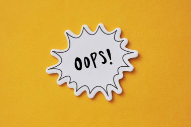Yazılı bir konuşma balonu: oops. Bir insanın hayatında uygunsuz durumlar