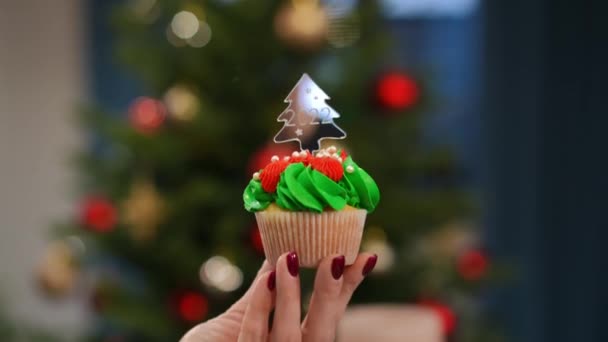 Zoom Para Delicioso Cupcake Doce Com 2022 Brinquedo Ano Novo — Vídeo de Stock