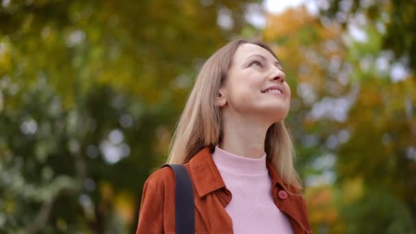Smiling Woman Looking Admiring Autumn Tree Crowns Slow Motion Park — Stock Video