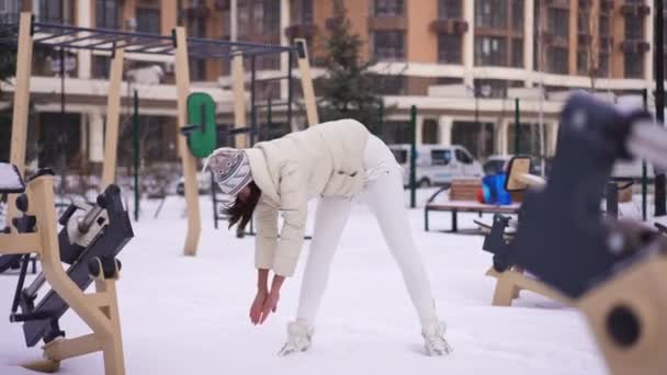 Wide Shot Slim Fit Caucasian Woman Stretching Muscles Standing Snowy — Stock Video