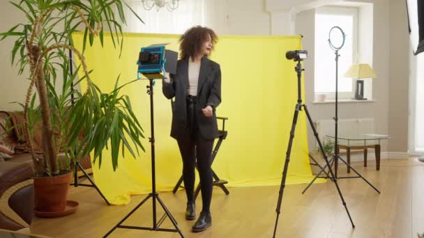 Wide Shot Confident Professional Blogger Adjusting Light Stand Video Camera — Vídeos de Stock