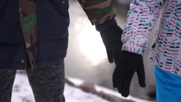 Unrecognizable Teen Couple Holding Hands Background Sunshine Reflecting River Water — Video Stock