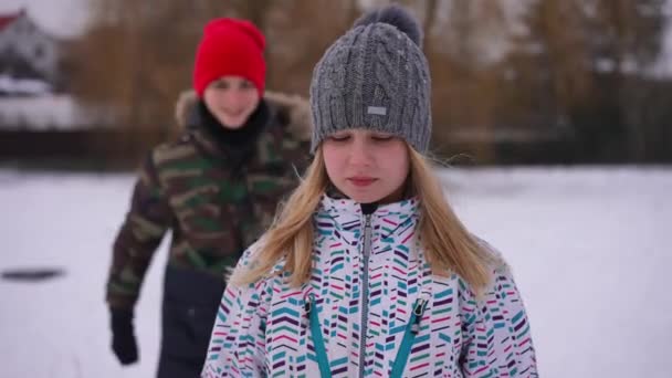 Portrait Thoughtful Sad Teenage Girl Standing Winter Park Boy Pulling — Stockvideo