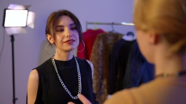 Curios Beautiful Female Fashion Designer Listening Blogger Talking Standing Indoors — Vídeos de Stock