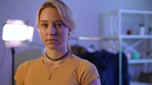 Close Confident Blond Caucasian Millennial Woman Looking Camera Standing Indoors — Stockvideo