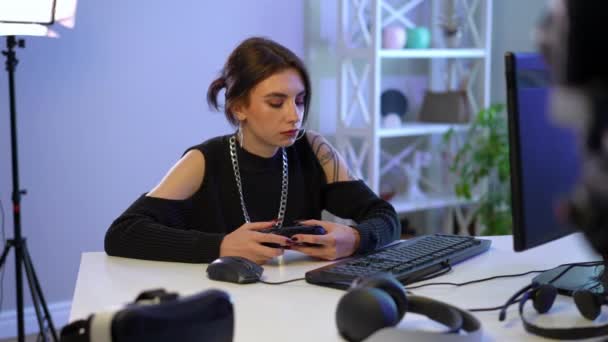 Young Tattooed Beautiful Millennial Woman Sitting Table Joystick Waiting Video — Vídeo de Stock