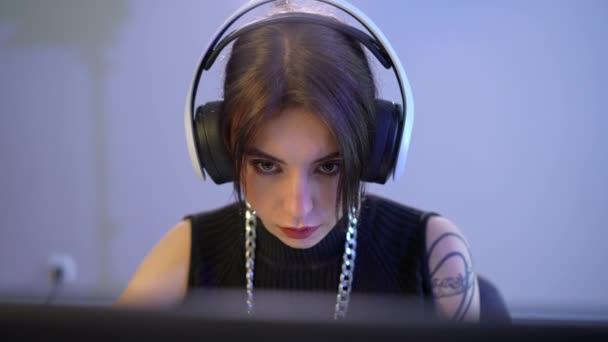 High Angle View Close Concentrated Tattooed Young Woman Headphones Gaming — Stockvideo