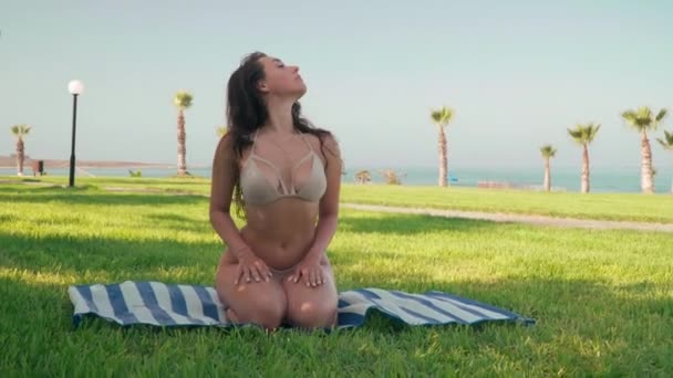 Gorgeous Slim Woman Bikini Sitting Exercise Mat Stretching Neck Wide — Stockvideo
