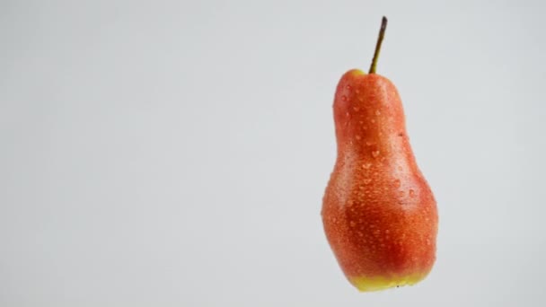 Läckra Päron Spinning Vit Bakgrund Närbild Närbild Välsmakande Ekologisk Vitaminfrukt — Stockvideo