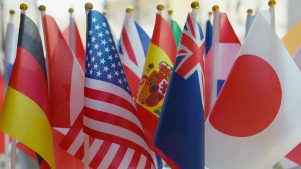 Fila Bandeiras Internacionais Close Países Close Símbolos Nacionais Agitando Vento — Vídeo de Stock