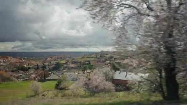 Kamera Żywo Porusza Się Spokojnego Krajobrazu Małego Miasteczka Nieba Białymi — Wideo stockowe