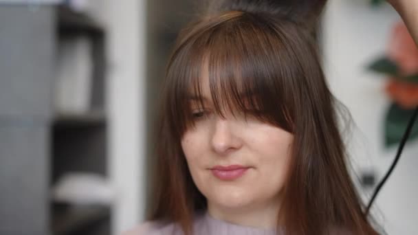 Face Avant Jeune Femme Fatiguée Dans Salon Beauté Avec Des — Video