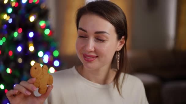 Ralenti Dans Maison Sur Fond Arbre Noël Une Belle Femme — Video