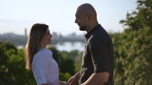 Ağır Çekim Açık Havada Mutlu Bir Çiftin Romantik Tatili Mutlu — Stok video