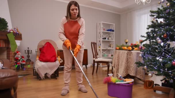 Pregnant Woman Moves Mop Wooden Floor Living Room Christmas Holidays — Stock Video