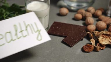 Lezzetli ve tatmin edici bir karışım. Zengin süt, kremalı çikolata ve çıtır fındık. Hepsi sağlıklı bir bağlamda.