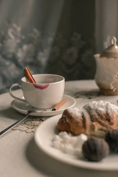 Kaffee Morgen Mit Croissant — Stockfoto