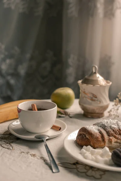 Kaffee Morgen Mit Croissant — Stockfoto