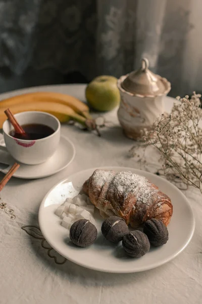 Morgon Kopp Kaffe Med Croissant — Stockfoto