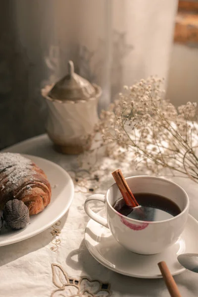 Matin Tasse Café Avec Croissant — Photo