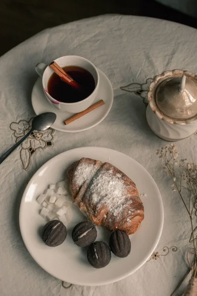 Morgon Kopp Kaffe Med Croissant — Stockfoto