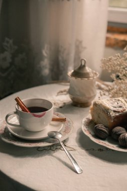 Kahvaltı için servis edilen masa.