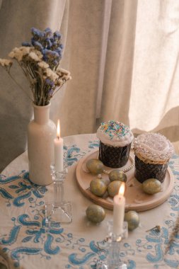 Ortodoks paskalya kekleri ve yumurtaları