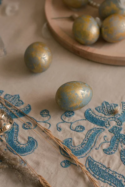 Χρυσά Και Μπλε Πασχαλινά Αυγά — Φωτογραφία Αρχείου