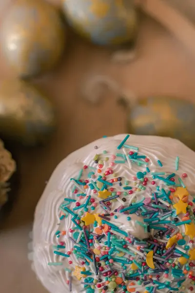 stock image easter kulich with marshmallow on top