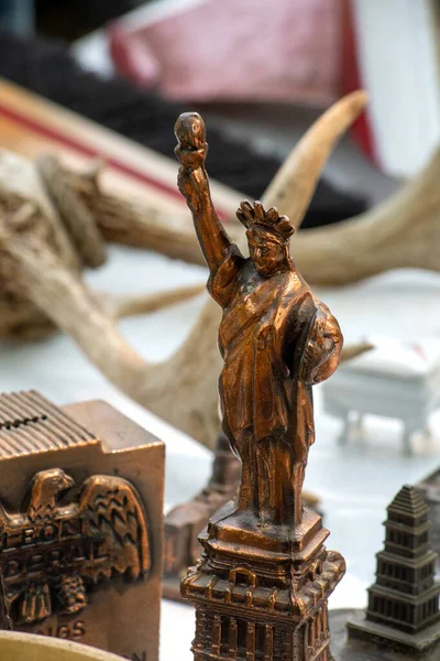 Мала Статуя Статуї Свободи Продається Відкритому Подвір — стокове фото
