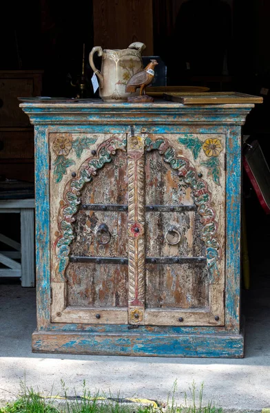 Ornate Antique Cabinet Sale Outdoor Sale Shabby Chic Beautiful Furniture — Stock Photo, Image