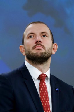 AB Komisyon Üyesi Frans Timmermans ve AB Komisyon Üyesi Virginijus Sinkevicius 26 Ekim 2022 'de Brüksel, Belçika' daki AB genel merkezinde basın toplantısı düzenlediler..